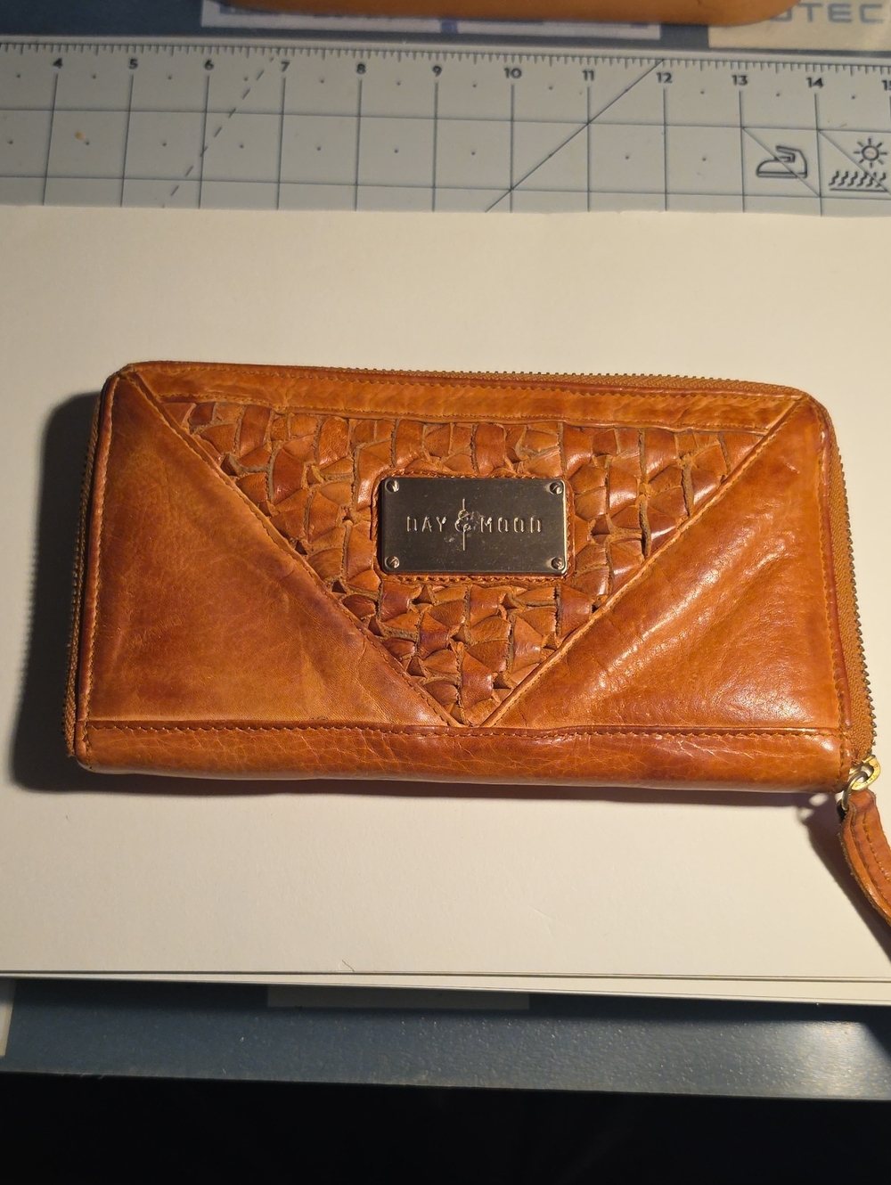 Womens Tan Leather Zip Wallet (Day And Mood)